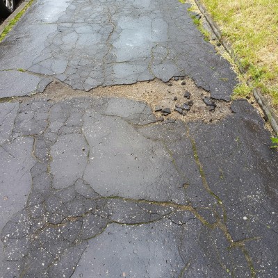 Oprava chodníků a parkoviště na ulici Erbenova 803 až 807