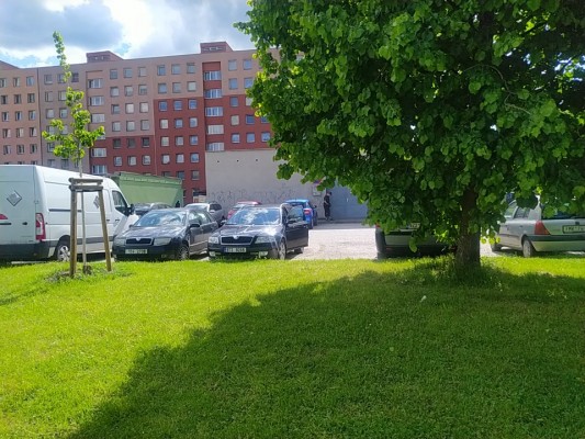 Oprava chodníku a parkoviště na ul erbenova před vyměnikovou stanicí a lekarnou