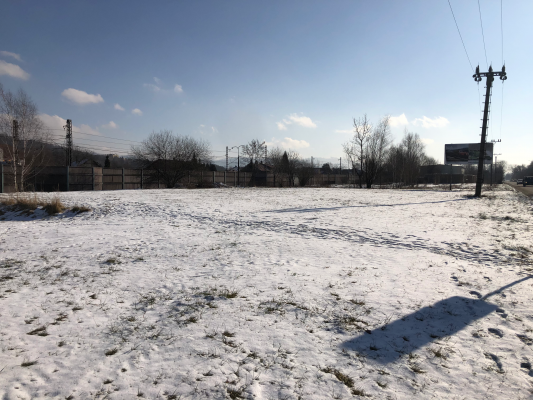 Komunitní zahrada s venkovním posezením a dětským hřištěm