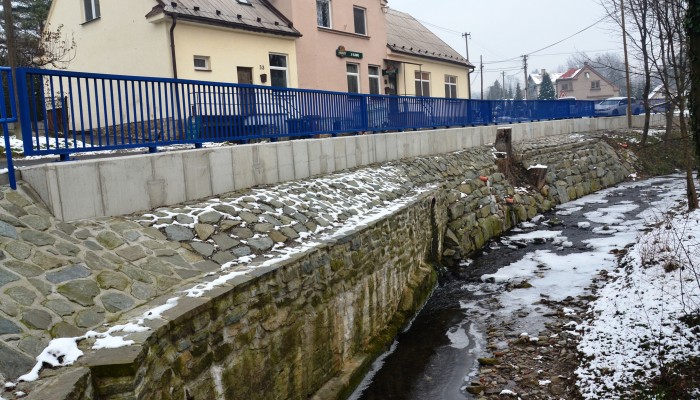 Opěrná zeď u Líštnice č. p. 33