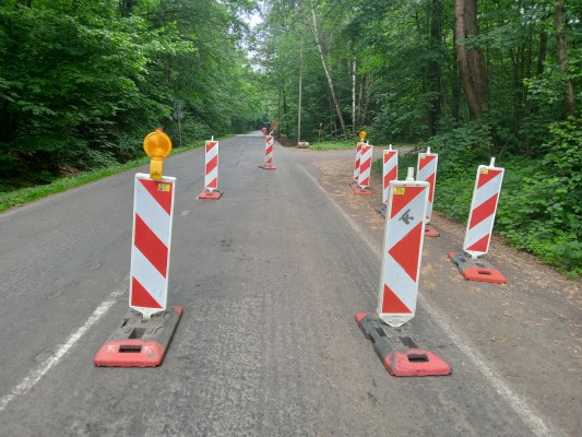 Výstavba chodníku a rekonstrukce komunikace na Podlesí