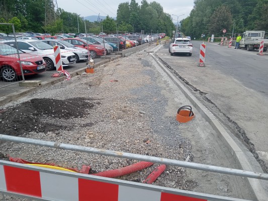 Výstavba chodníku a rekonstrukce komunikace na Podlesí