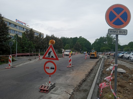 Výstavba chodníku a rekonstrukce komunikace na Podlesí