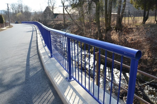 Opěrná zeď u Líštnice č. p. 26, 27 a 308