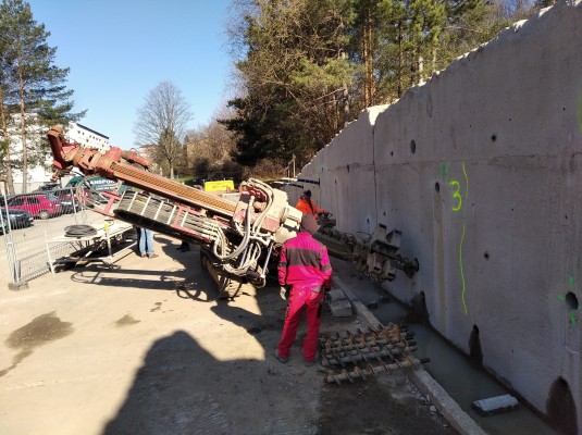 Přípravné práce - oprava opěrné zdi