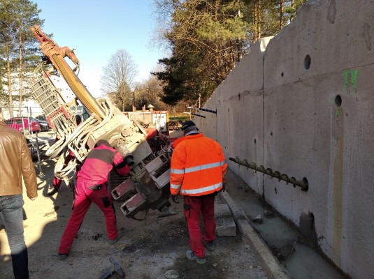 Přípravné práce - oprava opěrné zdi