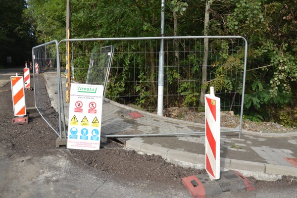 Výstavba chodníku a rekonstrukce komunikace na Podlesí