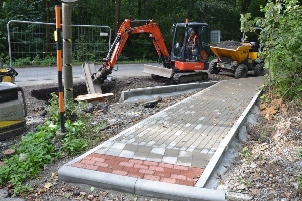 Výstavba chodníku a rekonstrukce komunikace na Podlesí