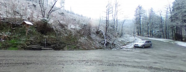 Parkování u studánky v Gutech - modrá značka